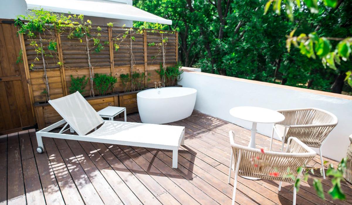 Premium con Terraza y Bañera Exterior 1 Premium con Terraza y Bañera Exterior 1